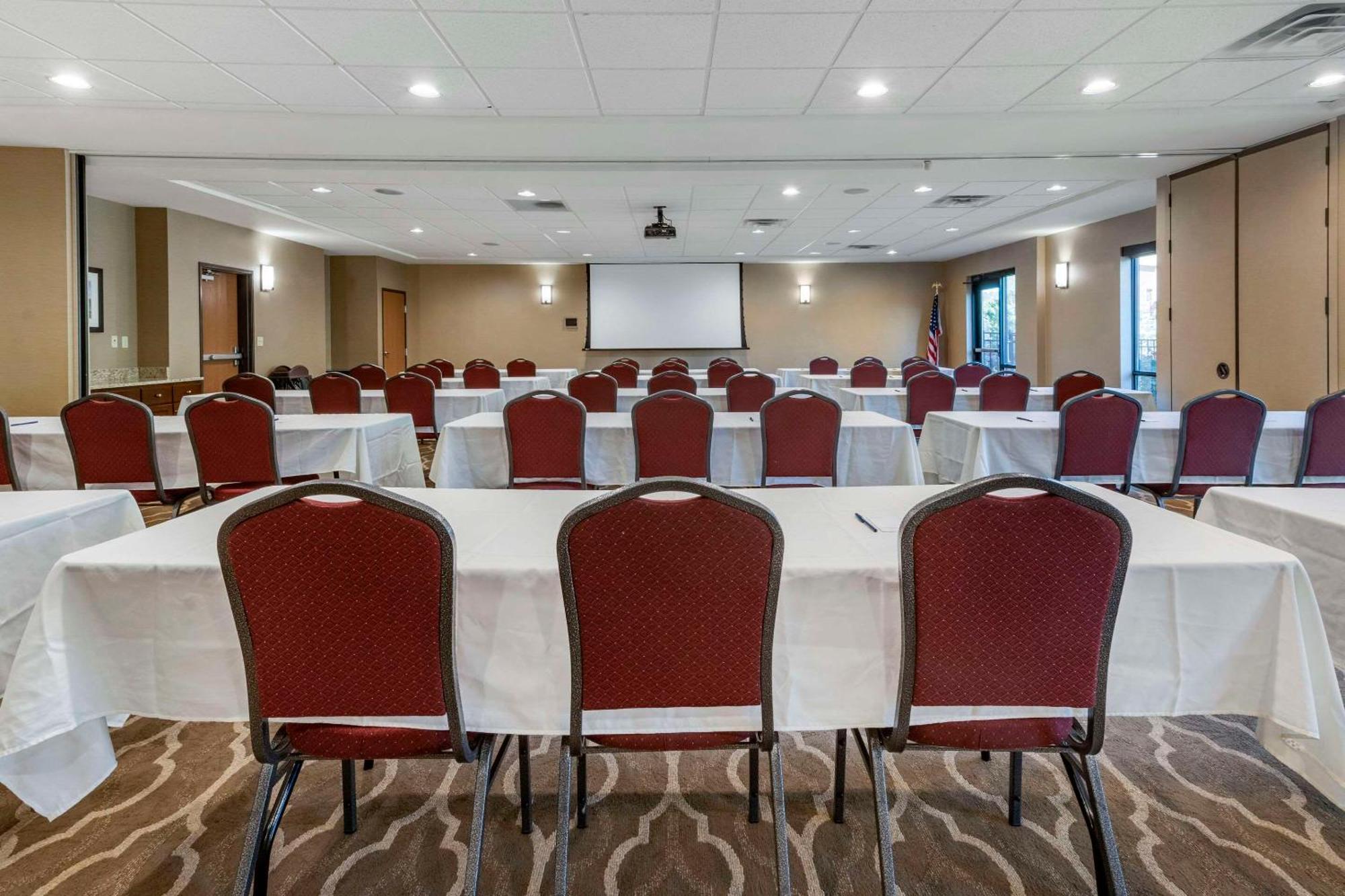 Comfort Suites Bridgeport - Clarksburg Esterno foto