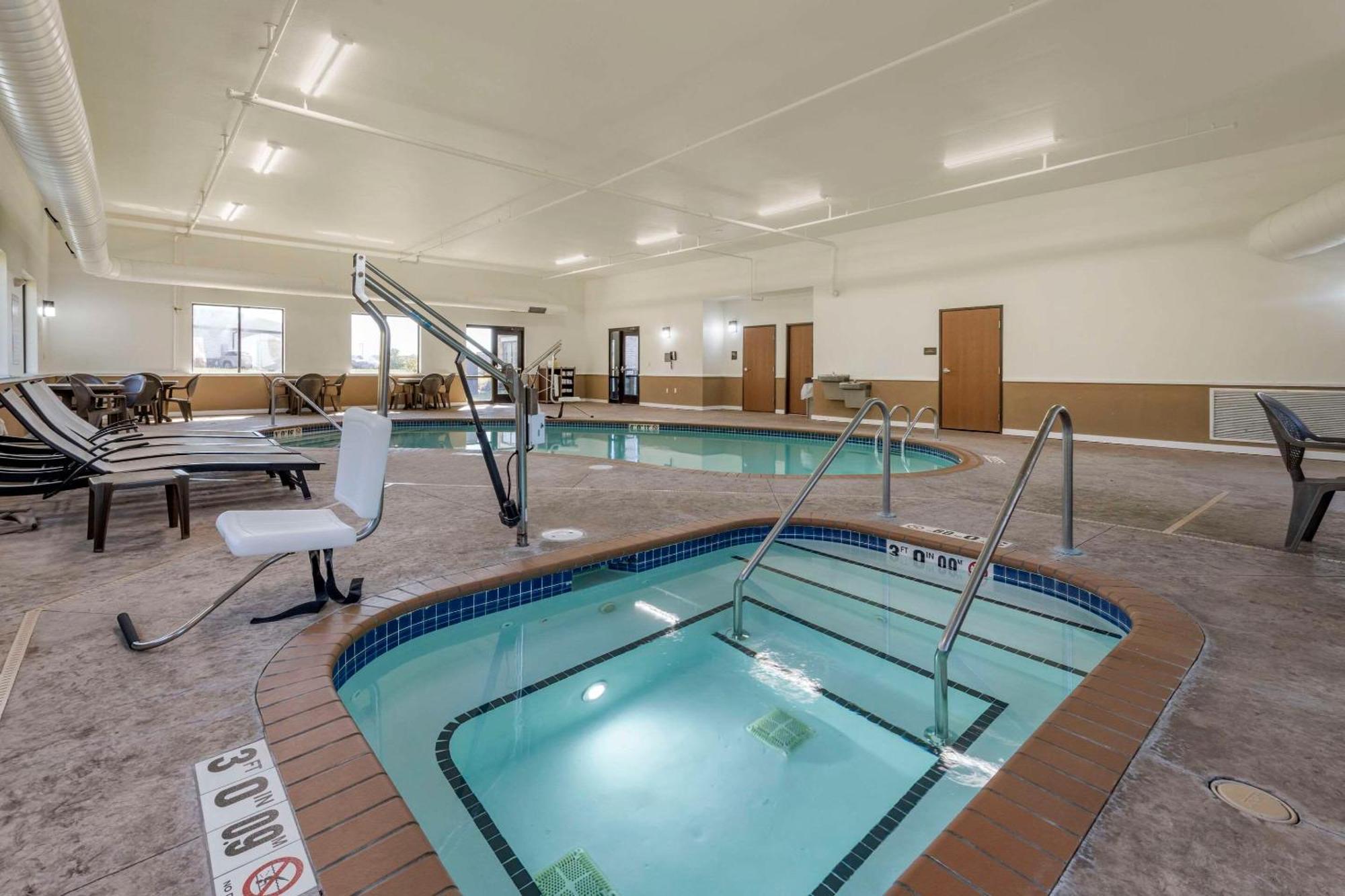 Comfort Suites Bridgeport - Clarksburg Esterno foto
