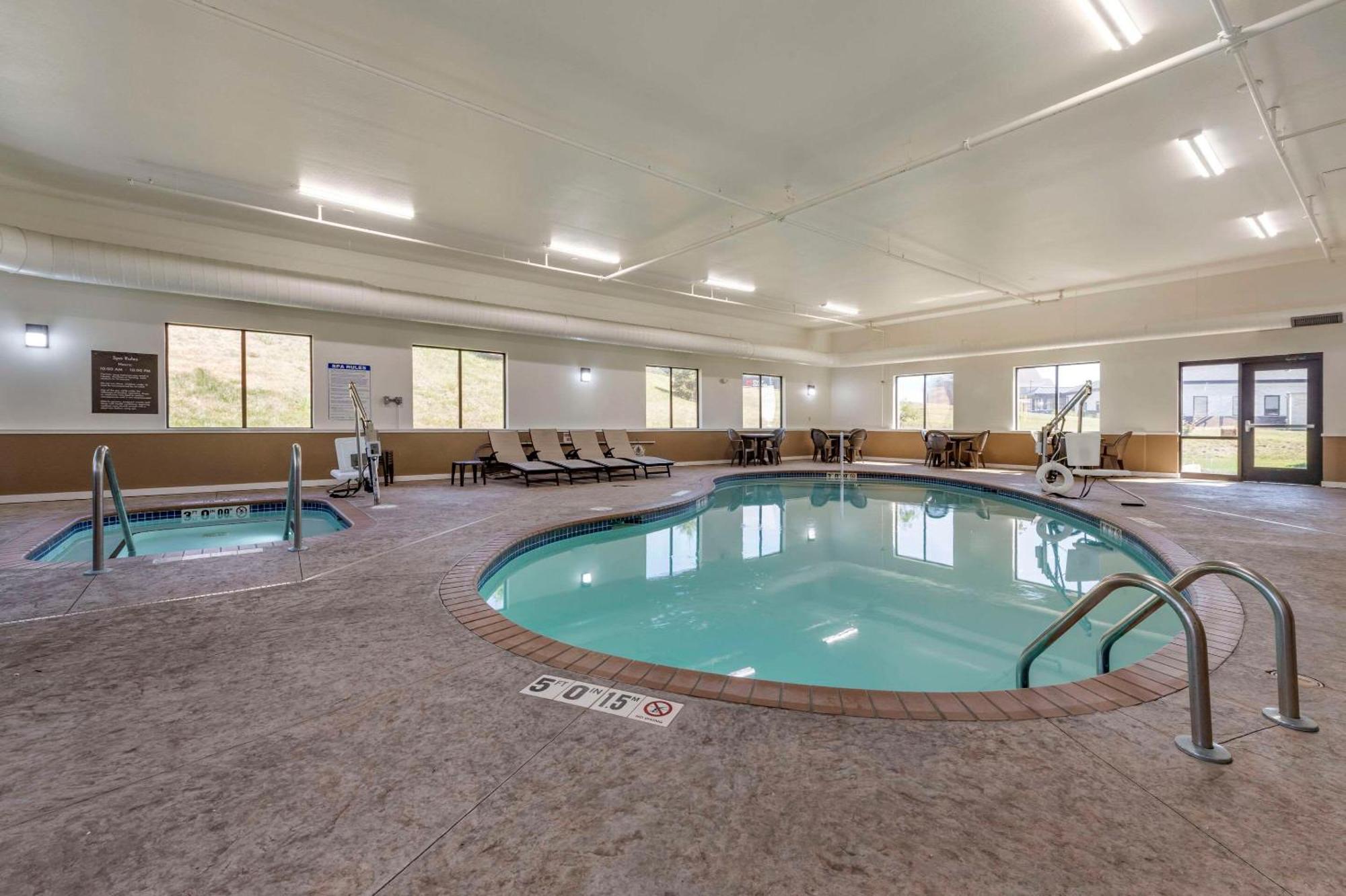 Comfort Suites Bridgeport - Clarksburg Esterno foto
