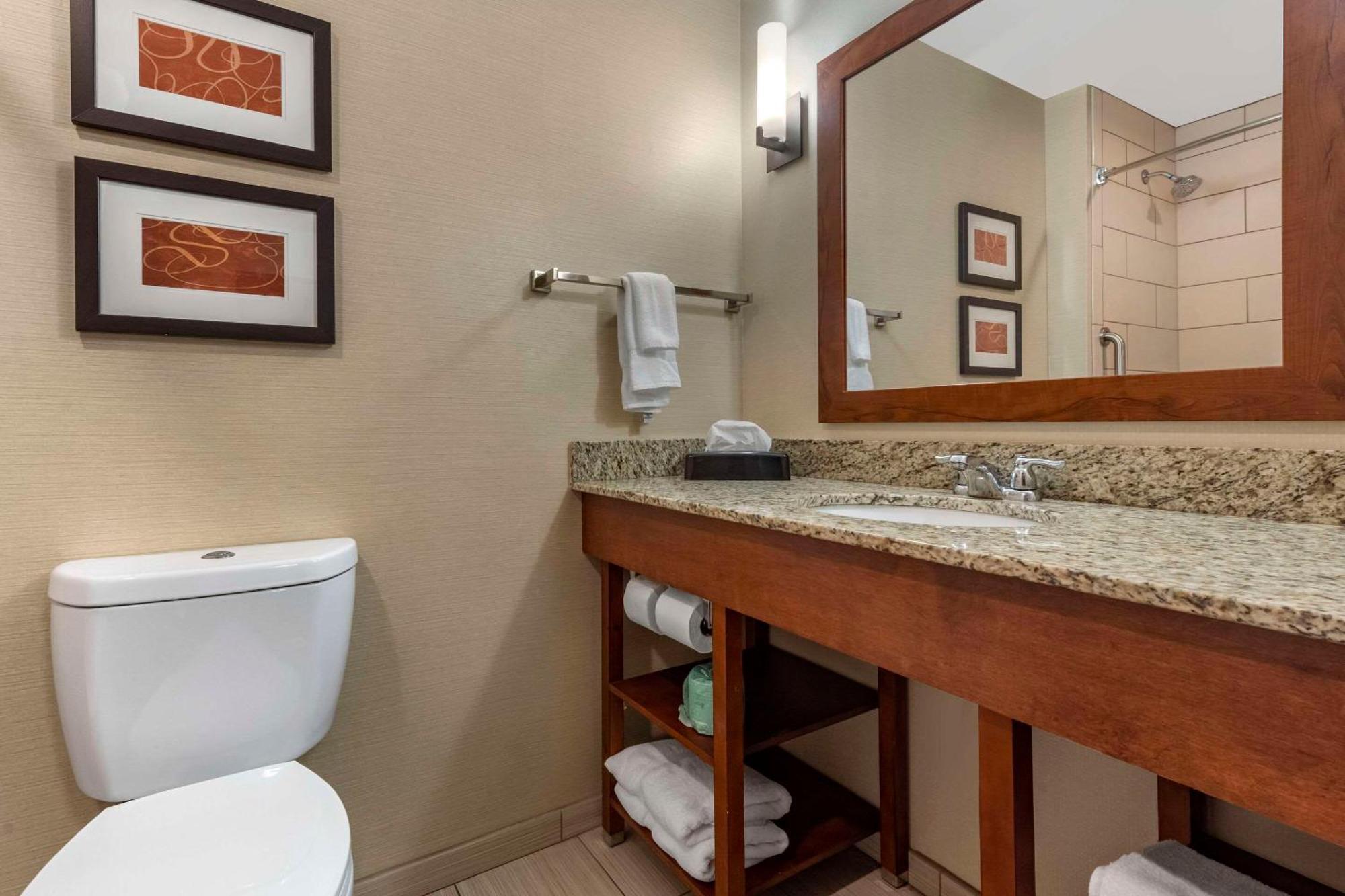 Comfort Suites Bridgeport - Clarksburg Esterno foto
