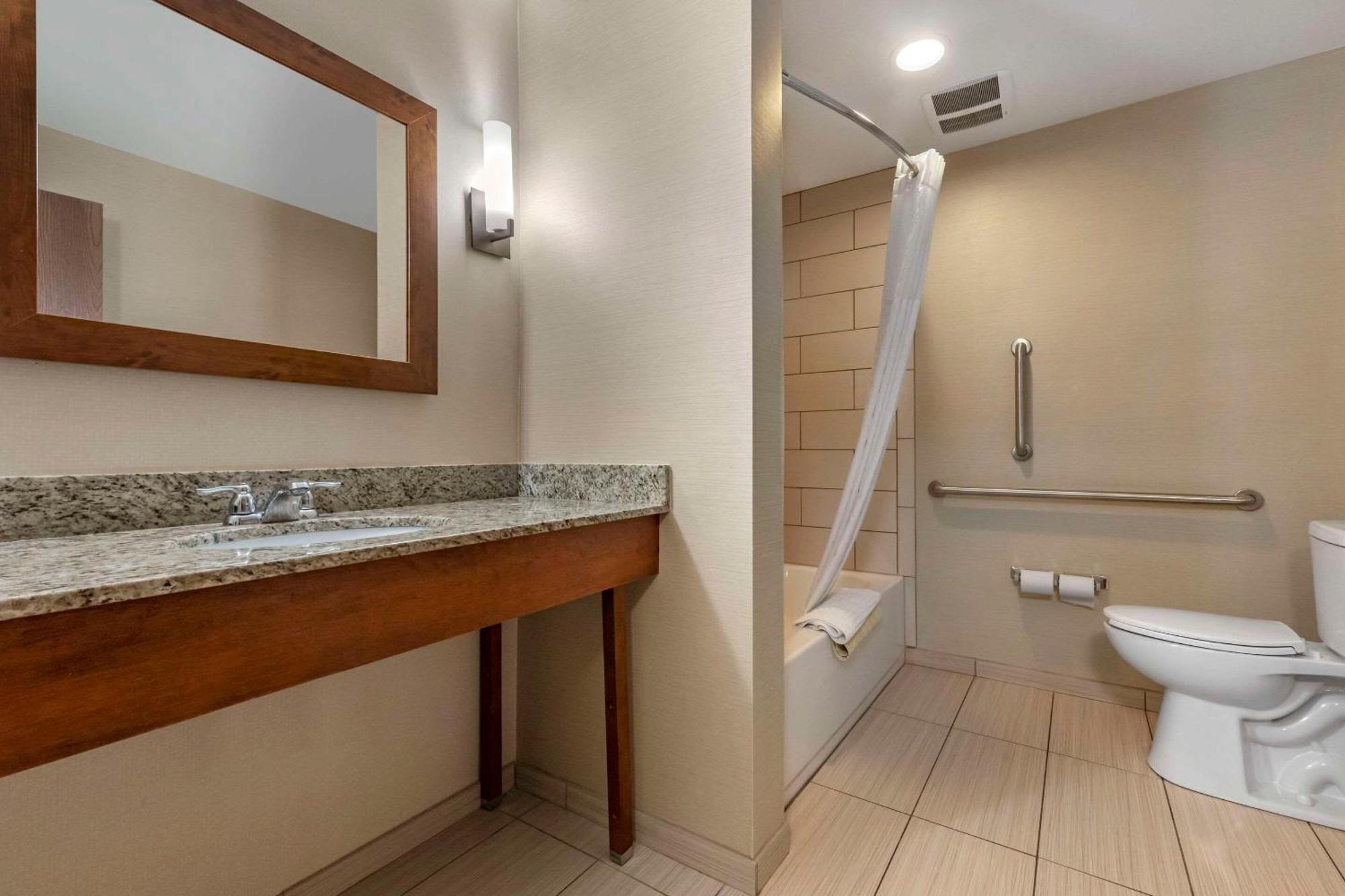 Comfort Suites Bridgeport - Clarksburg Esterno foto