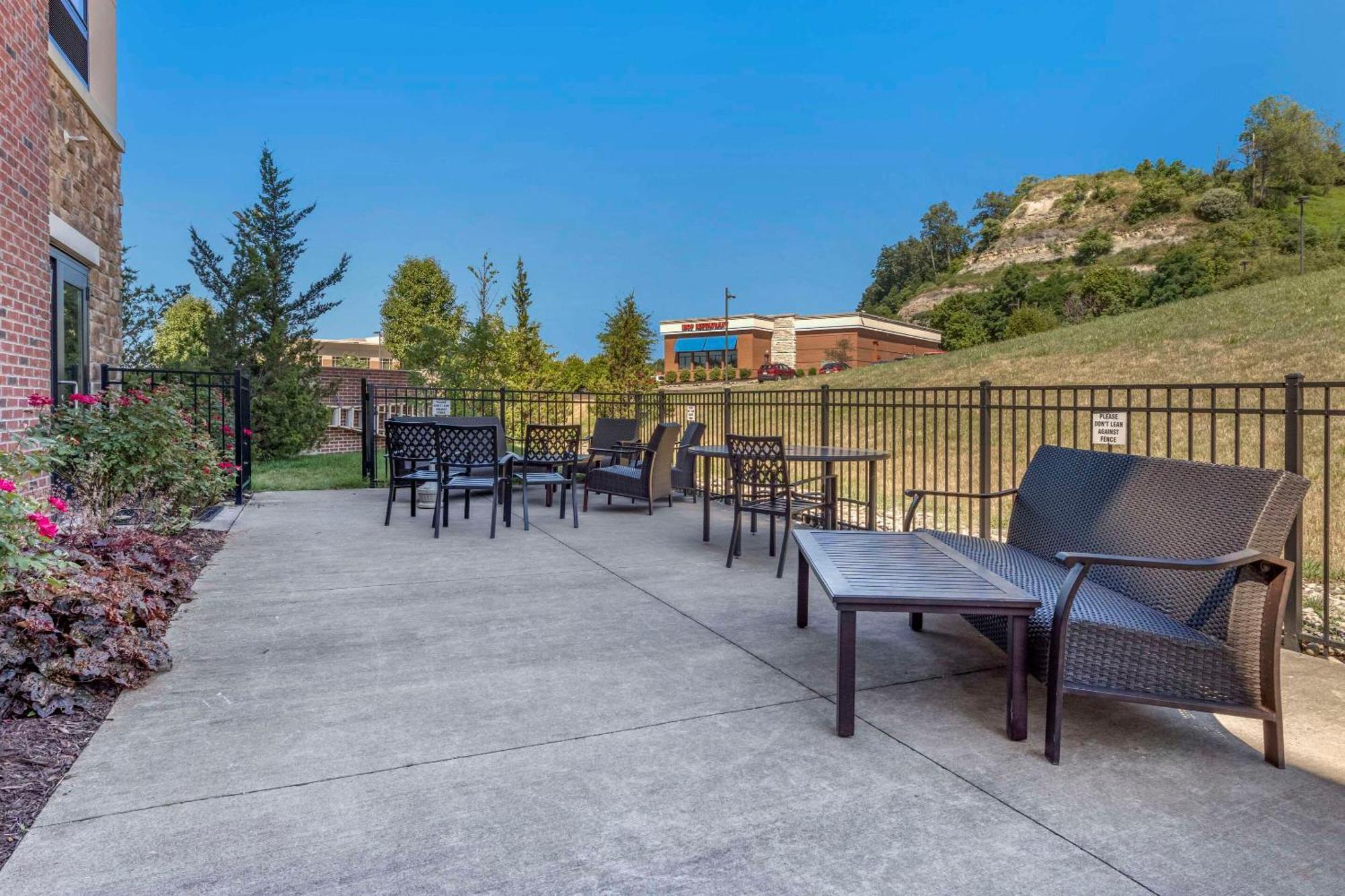 Comfort Suites Bridgeport - Clarksburg Esterno foto